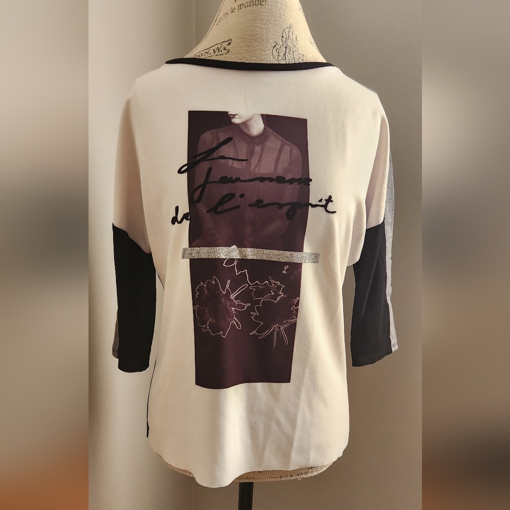 Zara printed graphic top with 3/4 sleeves in size S